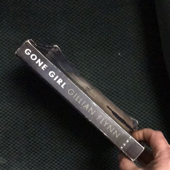 “Gone Girl” paperback book - Picture 3 of 8
